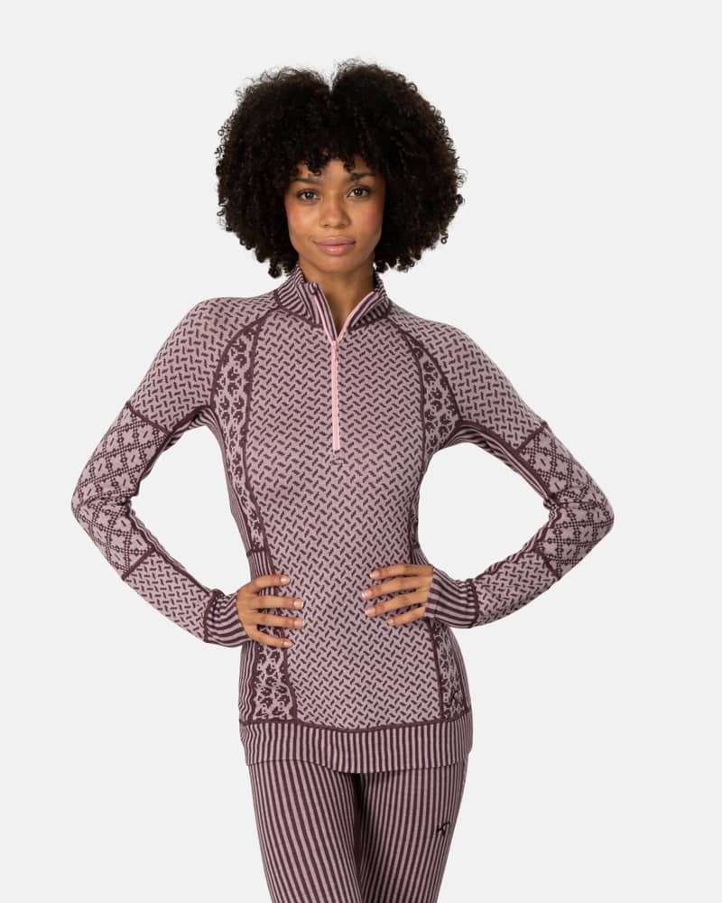 Woman wearing the dusty rose Kari Traa Smekker Half Zip, highlighting the slim fit and half-zip design.