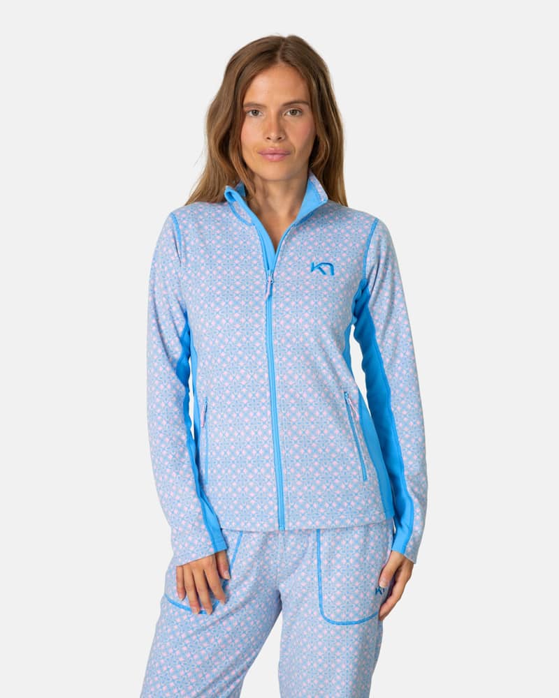 Woman wearing the light blue Kari Traa Olga Fleece with contrast sleeves, showing the relaxed fit for any occasion.