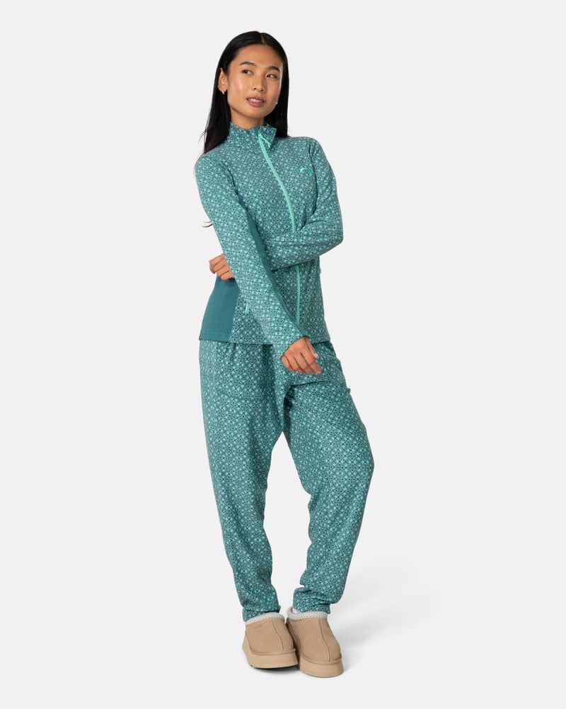 Woman styled in the complete teal Kari Traa Olga outfit, featuring the fleece jacket and matching pants for any occasion.