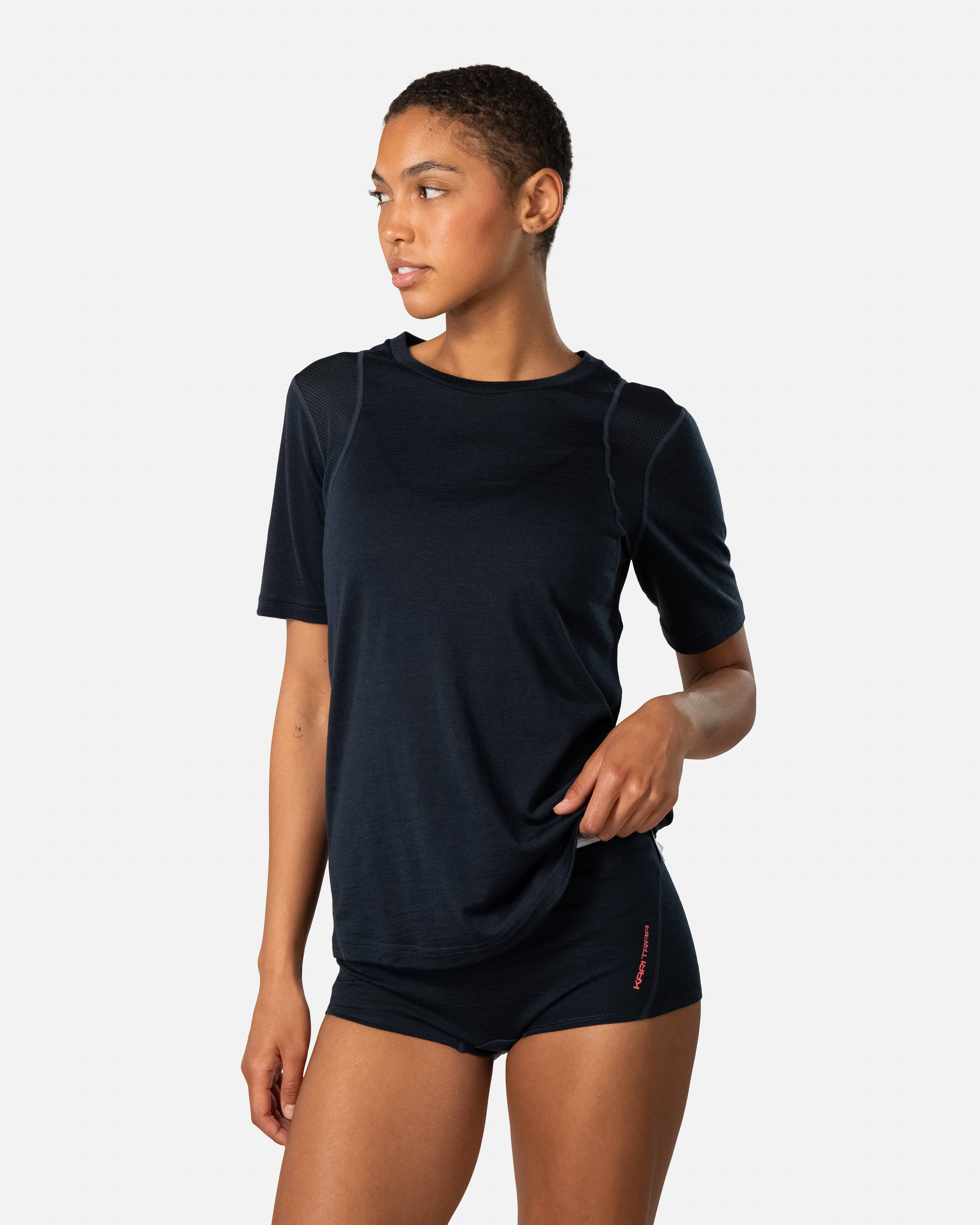 【新品未使用】INSCRIRE Plating Rib Layered Tee 7518_623718_Royal_Model_1_2bc3