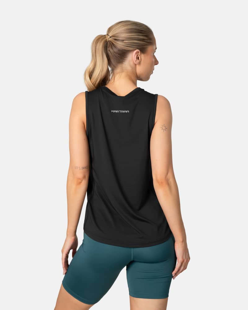 Back view of a woman in the Kari Traa Ava Tanktop, showing the reflective logo detail for visibility.